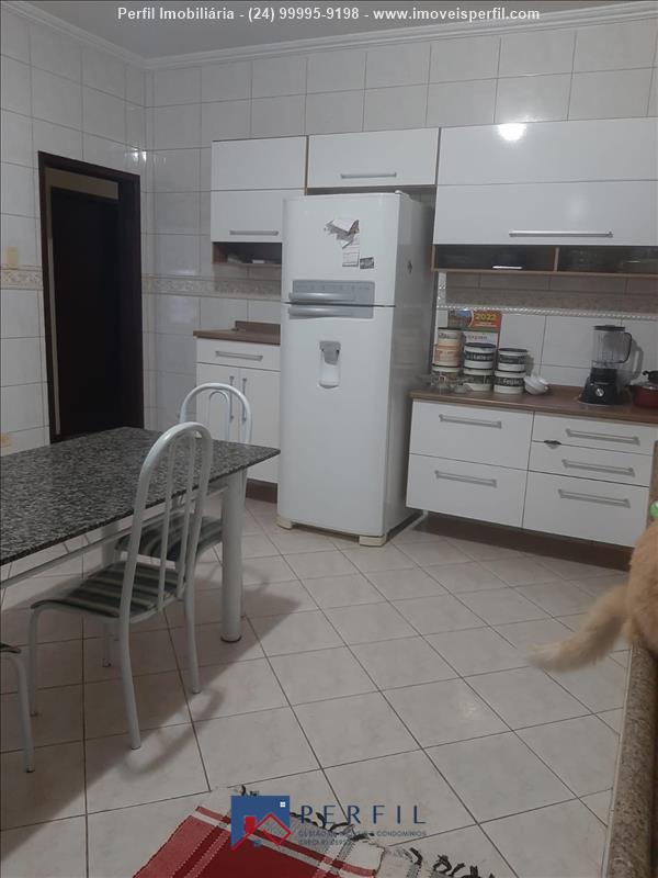 Casa a Venda no Campo Alegre em Itatiaia