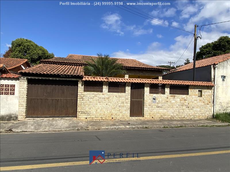 Casa a Venda no Campo Alegre em Itatiaia