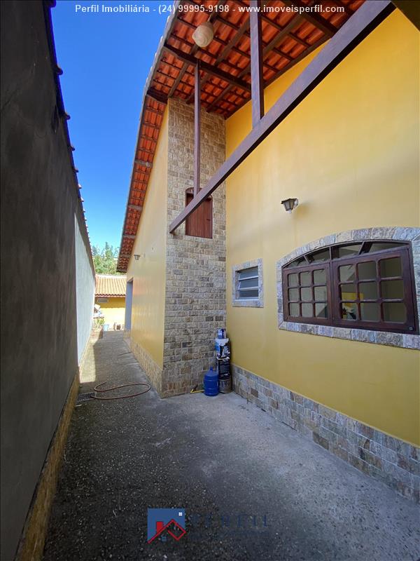 Casa a Venda no Campo Alegre em Itatiaia