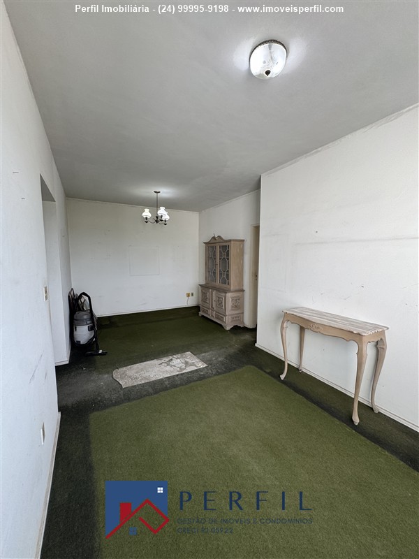 Apartamento a Venda no Comercial em Resende